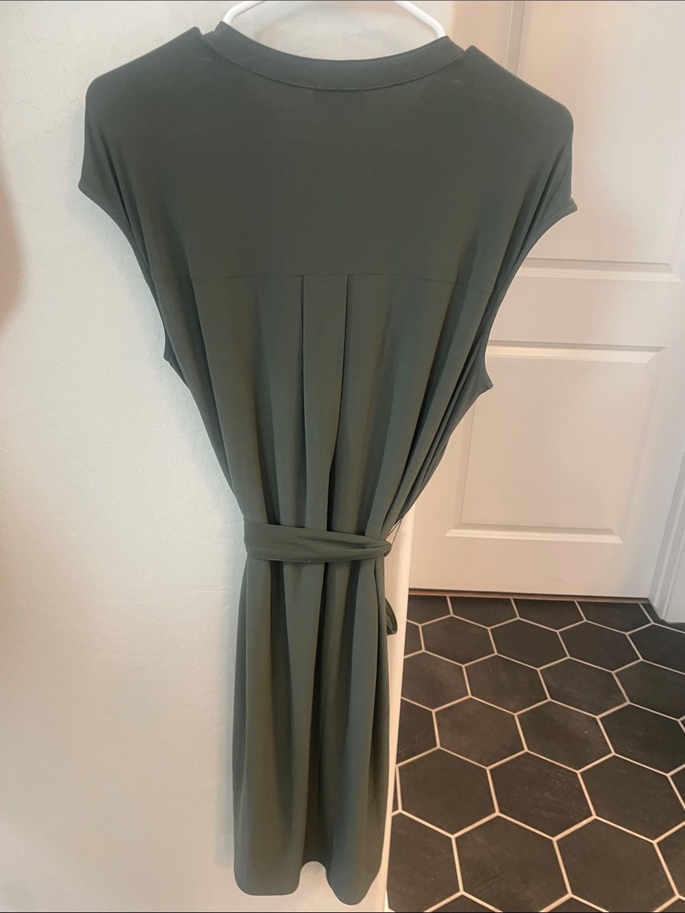 Jones New York Olive Green V-Neck Midi Dress with Tie Waist - Picture 3 of 3